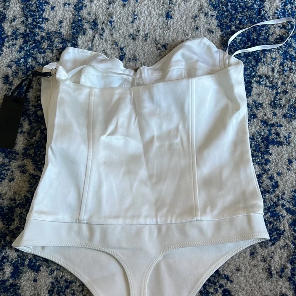 h:ours Tabitha Bodysuit in White small - Picture 6 of 10